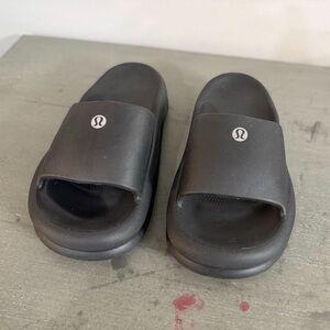 Lululemon Black Everywhere Slide Sandals • Size 39/8 • Cushioned Cloud Comfort
